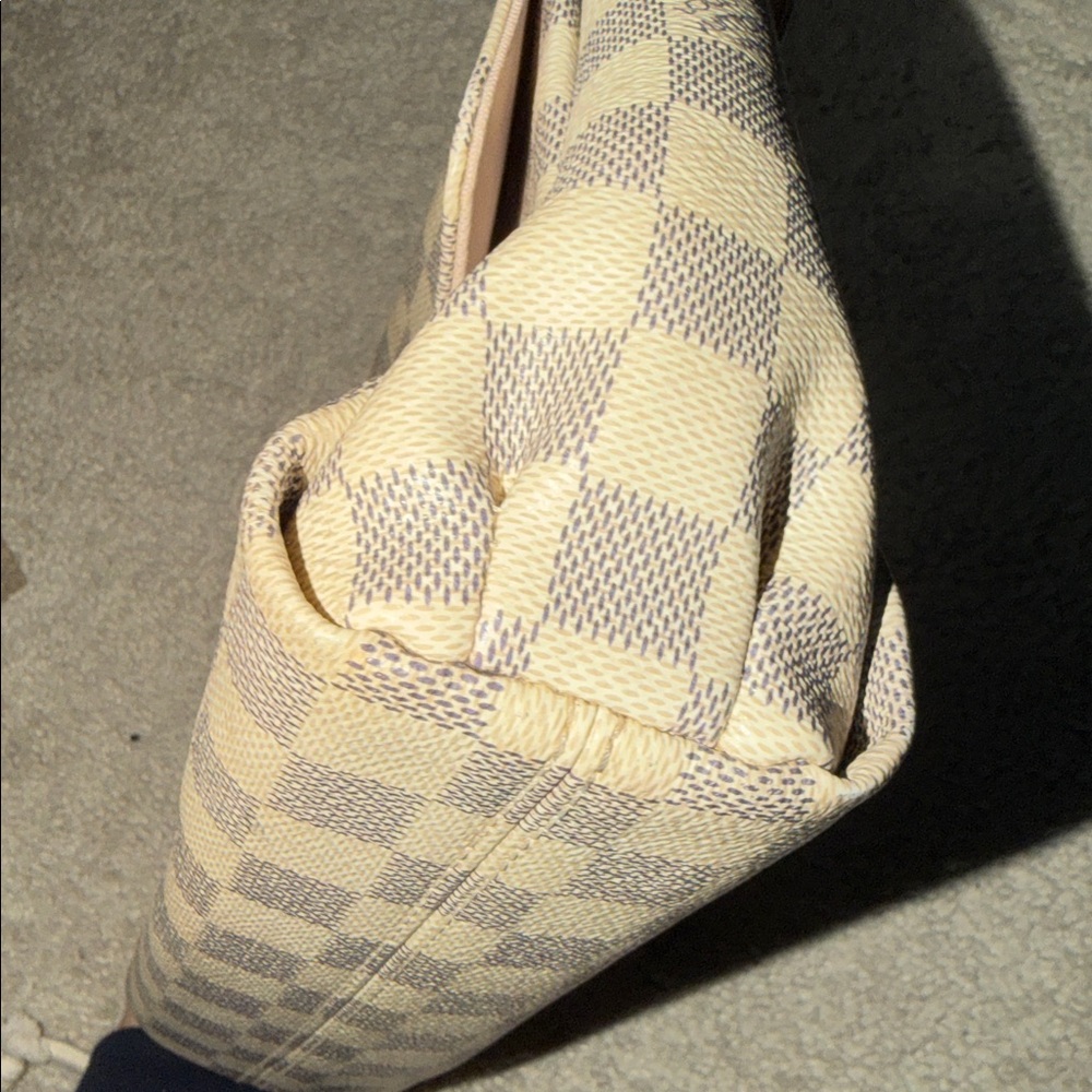 Louis Vuitton Handbag - Picture 7 of 9